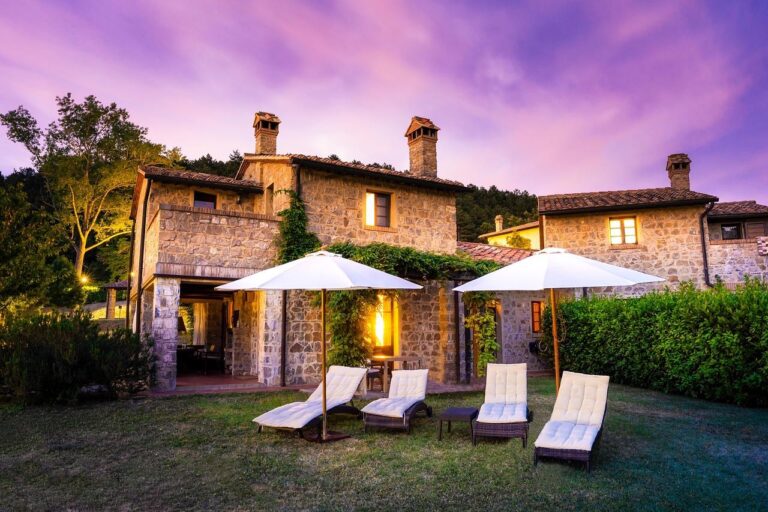 Home Huis met zwembad in Italië in Toscane met uitzicht op heuvels en wijngaarden