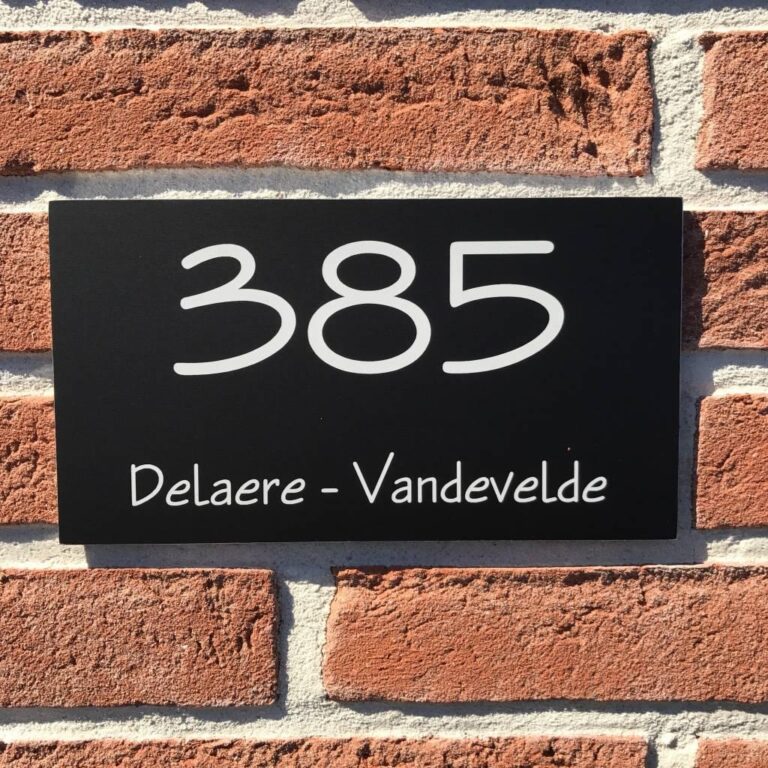 Home Stijlvol naambordje aan gevel - welk naambordje past het beste bij mijn voordeur