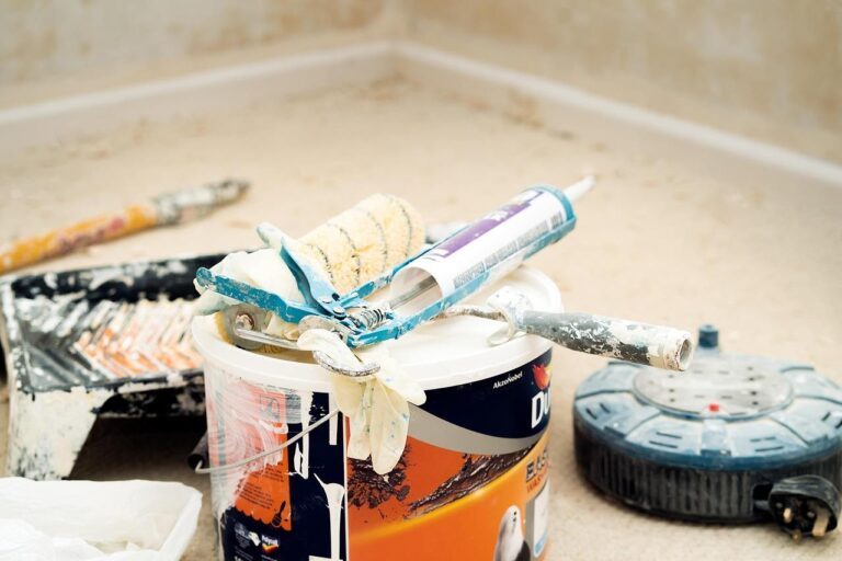 Home Professionele badkamerrenovatie: gedeeltelijke opfrissing versus complete verbouwing in Breda door ervaren aannemer
